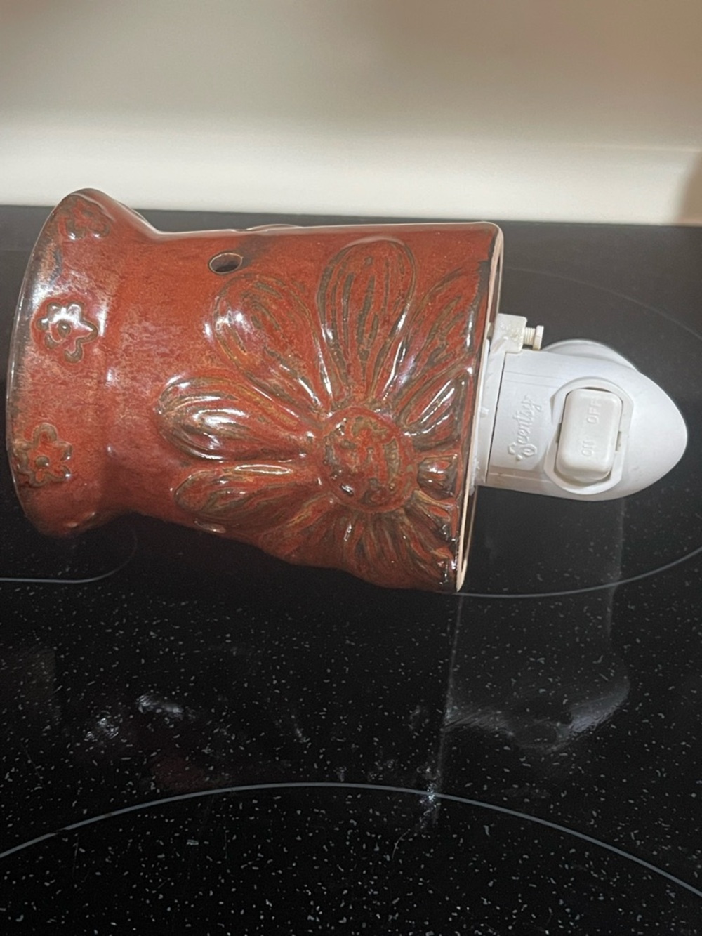 SCENTSY Boho Chic Terra Daisy Flowers Red/Brown Plug-In Wax Warmer With Bulb